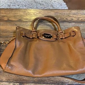 MICGAEL KORS brown satchel👜